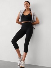 Athleta Black Salutation Stash High Rise Capri Tights Medium  531304