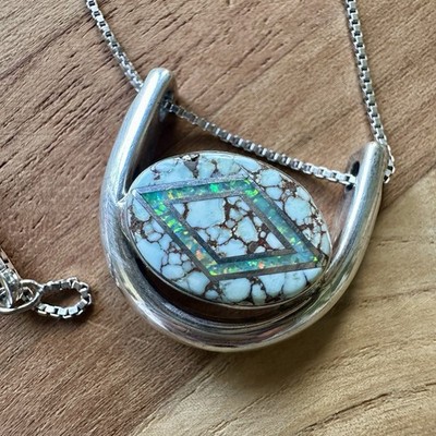 Sharon Sandoval Anhänger Halskette 21 Zoll weißer Büffel Labor Opal Sterling 8,6 g