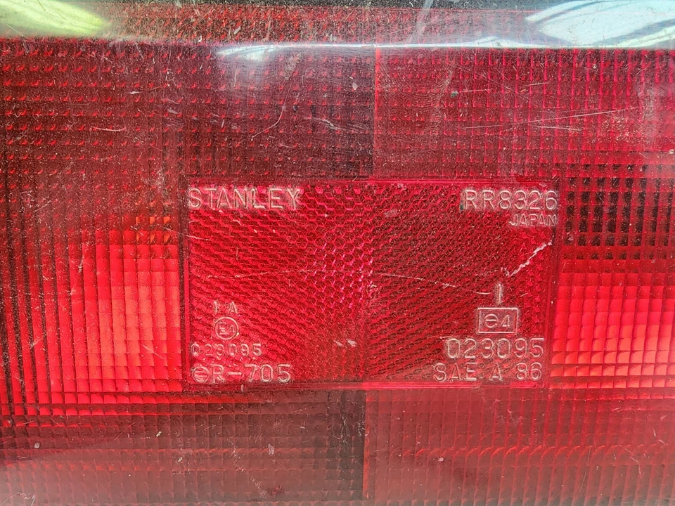 Luz trasera derecha pasajero 90-91 Crx OEM Stanley Foto 2 de 4