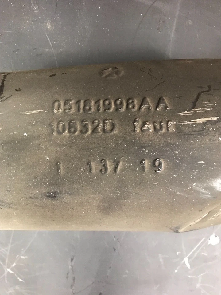 2015-2021 Dodge Charger SP 45K OEM tubo de escape traseiro direito com ponta 05181998AA - Imagem 3 de 4