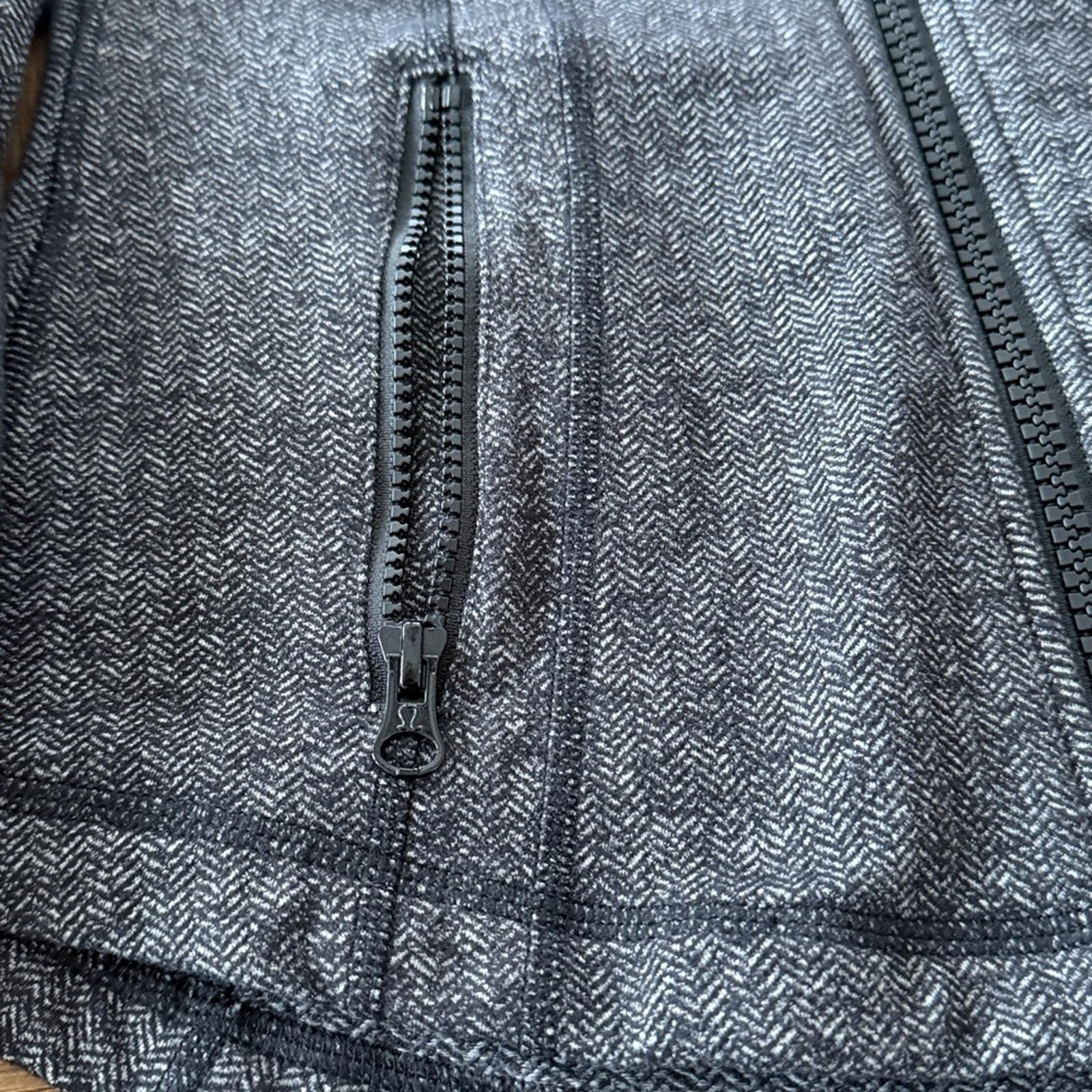 Lululemon Define Jacket EUC - image 4