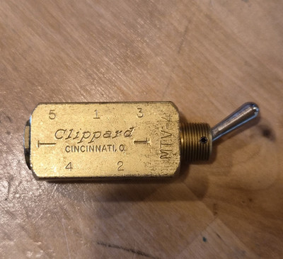 Clippard MTV-1 Cincinnati Manual Toggle 5-Port 1-Spool Spool Valve for Air