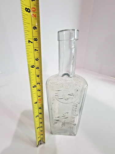 1892 - 1894 SHEPARD BAKING POWDER COMPANY BOTTLE, EMBOSSED DOG, ST. LOUIS, MO