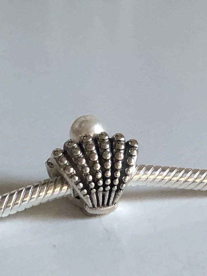 Auténtico dije de plata de ley "único en su clase" concha y perlas es 79113 retirado Foto 3 de 3