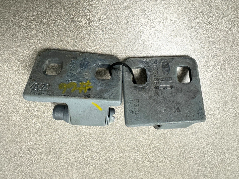 #66 - 2003-09 LAND ROVER RANGE ROVER REAR RIGHT DOOR HINGES SILVER OEM - Image 2 of 4