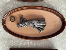 cadre oval avec personnage en etain