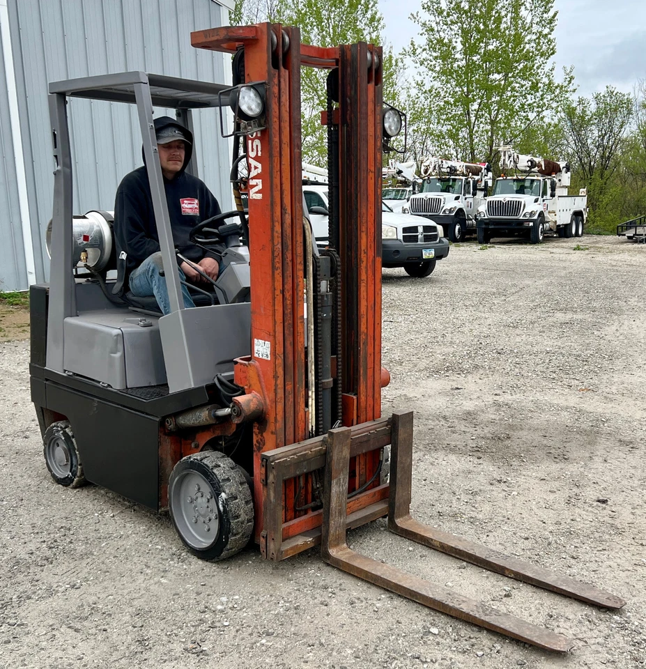 Nissan 15PV Forklift LPG Powershift 3,000lb Capacity 188" Mast 3 Stage Tilt - Image 2 of 4