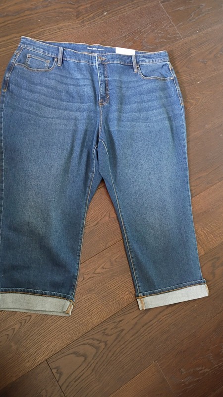 Women's Syle & Co. Capri jeans Plus Size 24W NWT