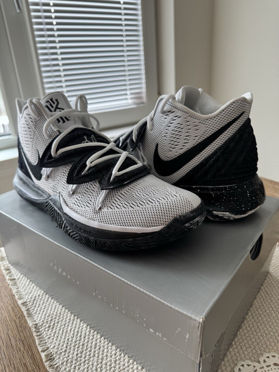 Nike Kyrie 5 シューズ(男性用) Nike Kyrie 5 Oreo AO2918-100 White Black Men's Basketball Sneaker
