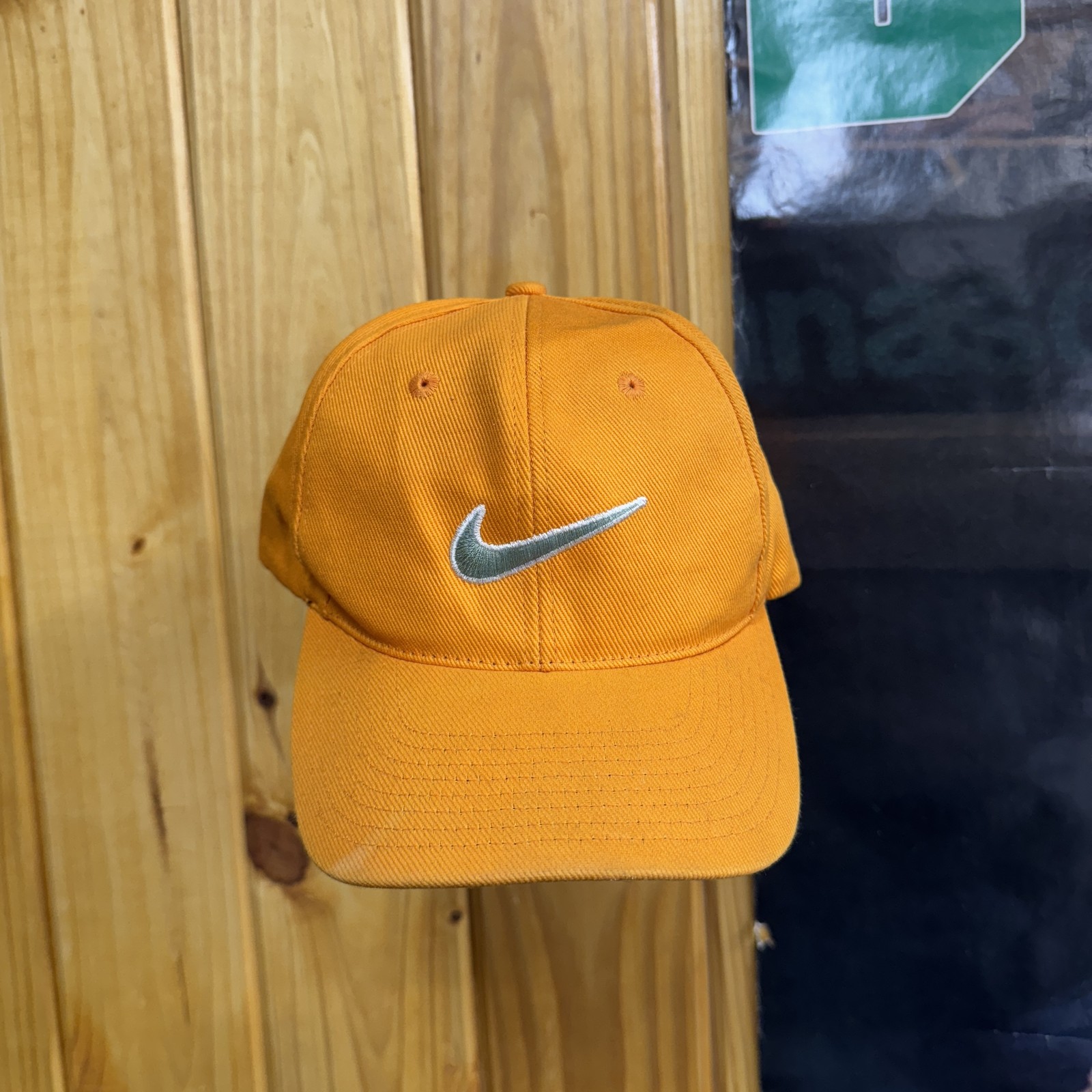 Nike Orange Snapback Cap with Embroidered Swoosh Logo Mens Athletic Sports Rare