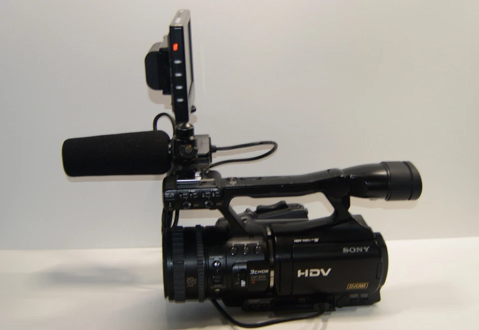 Sony HVR-V1U HDV 1080i Professional HD Camcorder with Extras READ!! - Image 2 of 4