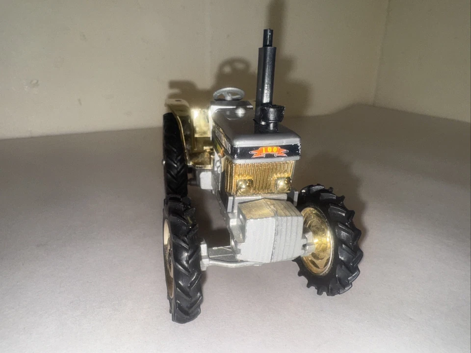 1:32 Britains 5892 FORD 100 CENTENARY FARM TRACTOR 1993 Limited Edition Model - Image 3 of 4