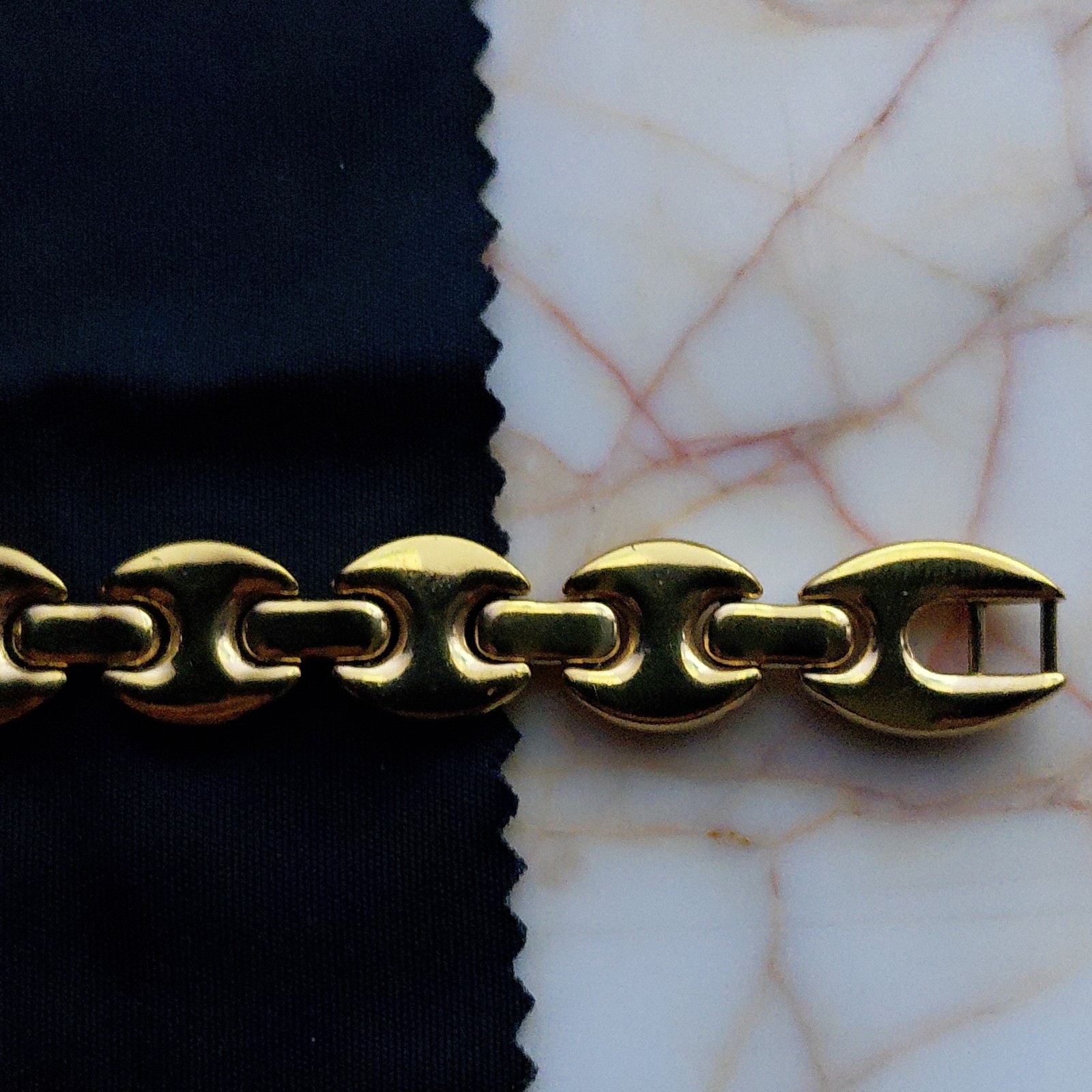 GUCCI Gold Rectangular Analog Bracelet Wristwatch… - image 7