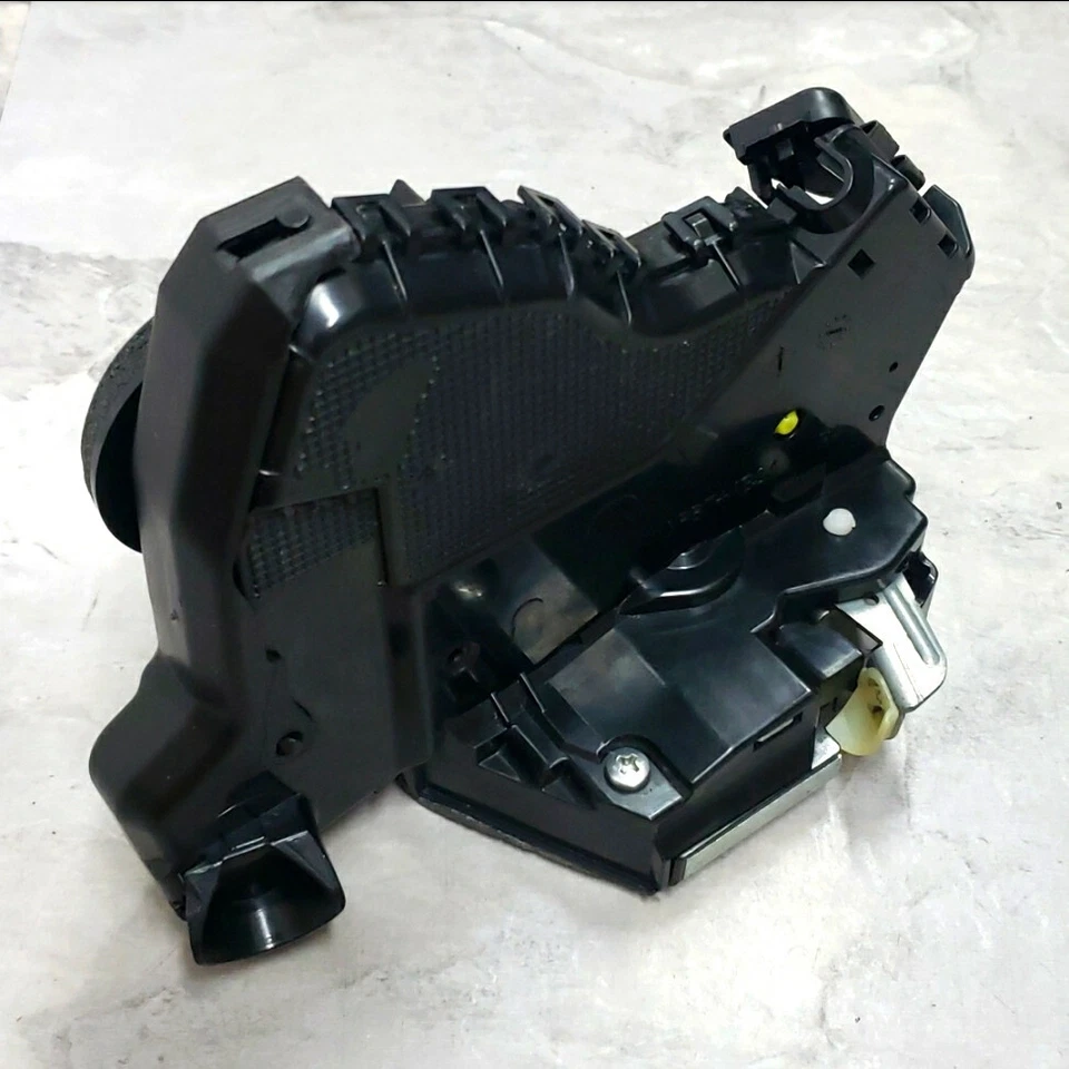 LIFETIME WARRANTY 2003 to 08 Genuine Pontiac Vibe door lock actuator RIGHT FRONT - Image 3 of 4