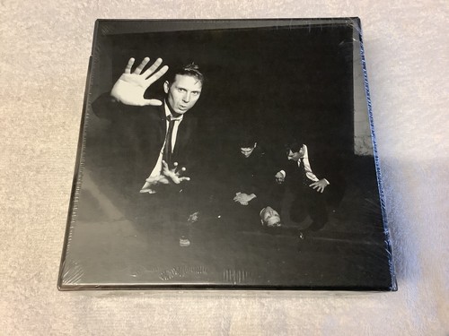 FRANZ FERDINAND - Tonight Deluxe Box Set 6 x 7" Singles,2 x CD, DVD, Book NEW - Picture 4 of 4