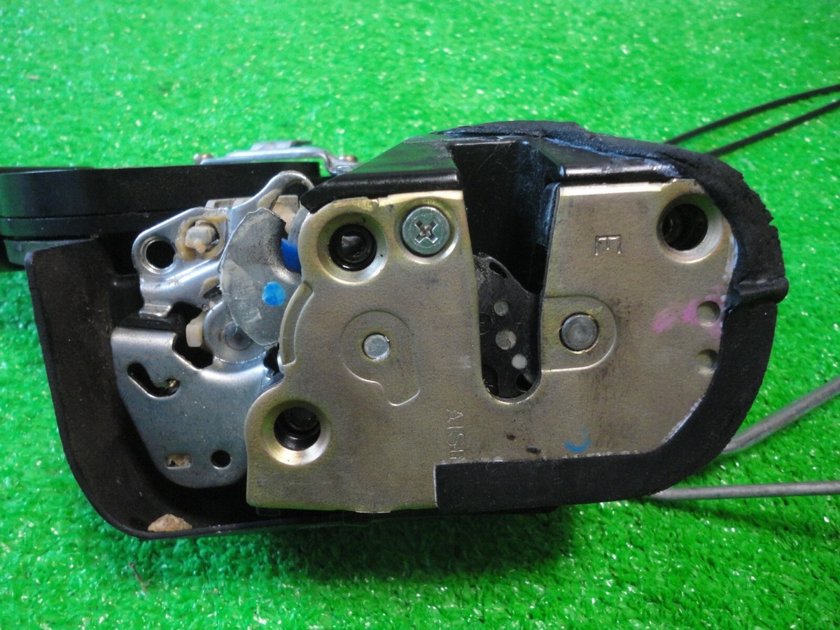 TOYOTA MARKⅡ JZX110 Genuine Door Latch Lock Actuator Front Right
