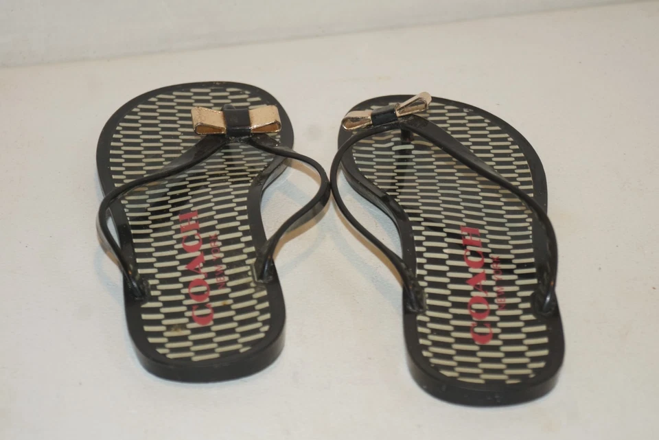 Sandalias Coach Chanclas Para Mujer Talla 7B Landon Negras Jalea Goma Lazo Dorado Foto 4 de 4