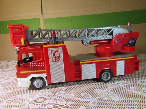 674Y Nuevo Ray China Scania R124/400 Camión De Bomberos Gran Escala 1:43 - Imagen 3 de 13