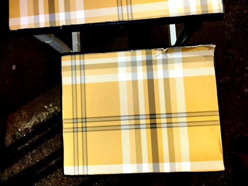 3 VINTAGE TABLES - NEST of TABLES - BLACK & WHITE WOOD TABLE with TARTAN TOP - Picture 6 of 12