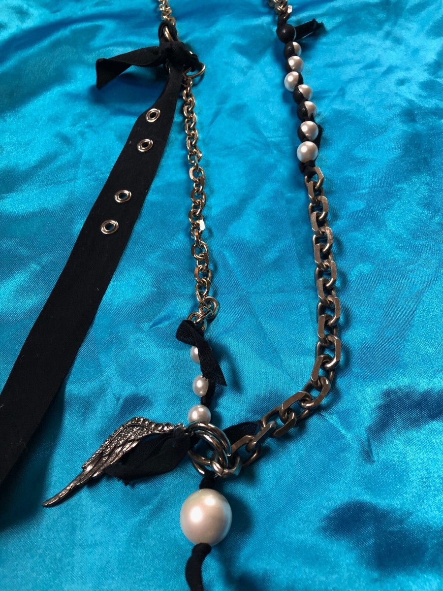 Lanvin original pearl .The Lanvin necklace does not add to