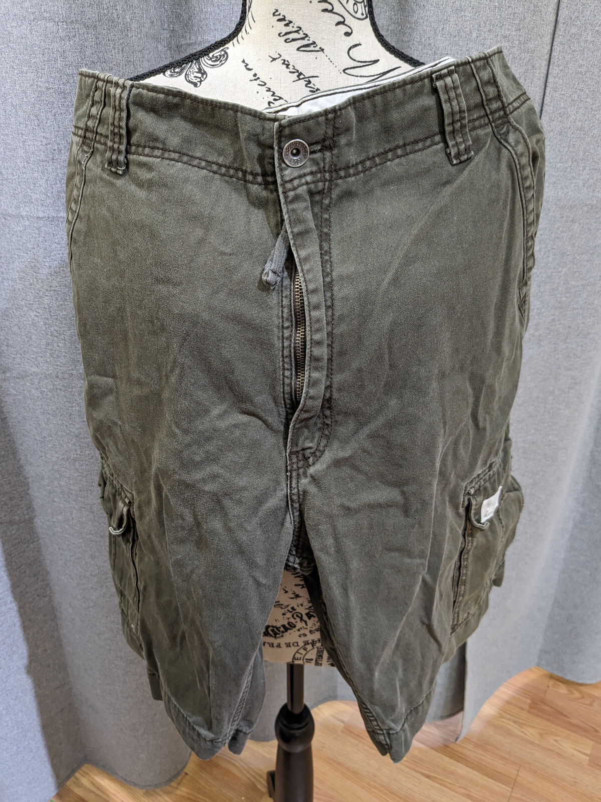 Levi's Cargo Shorts Double Flap Back Pockets Hiking G… Gem
