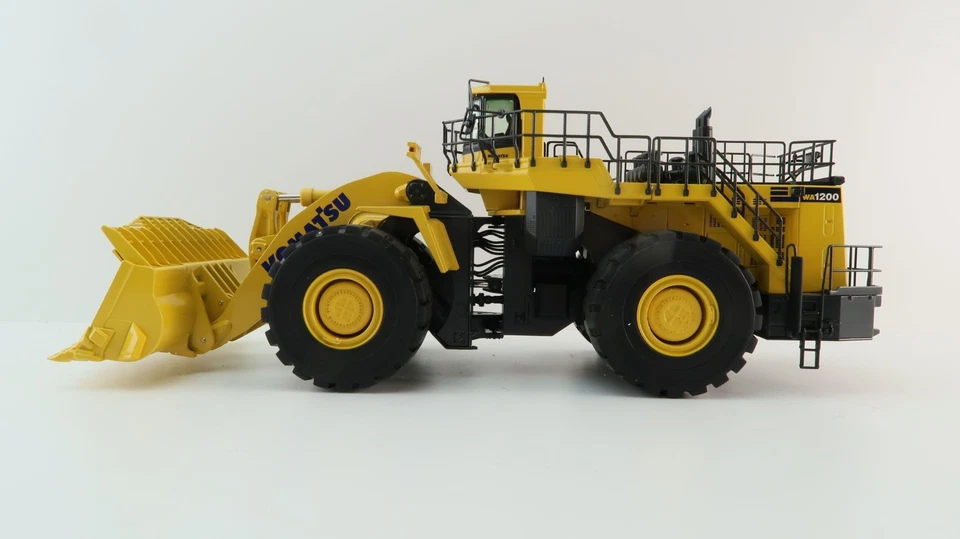 NZG 889 - Large KOMATSU WA1200 Mining Wheel Loader Scale 1:50 - Image 3 of 4