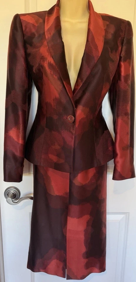Luca Luca Silk Red Printed Fox Collar Skirt Suit Sz 42~Made In Italy~VERY RARE - Image 2 of 4