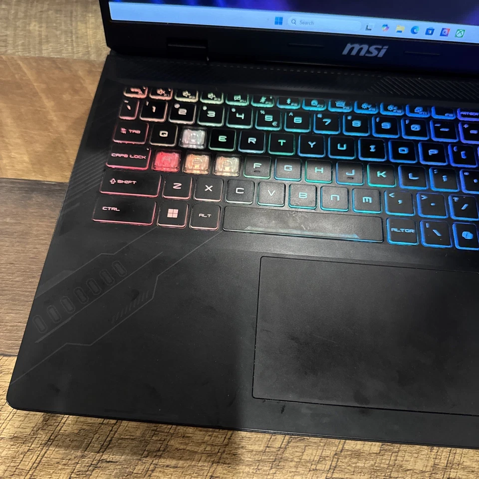 Portátil para juegos MSI Crosshair 16 i7-14650HX GeForce RTX 4070 16 GB 1 TB Foto 2 de 4