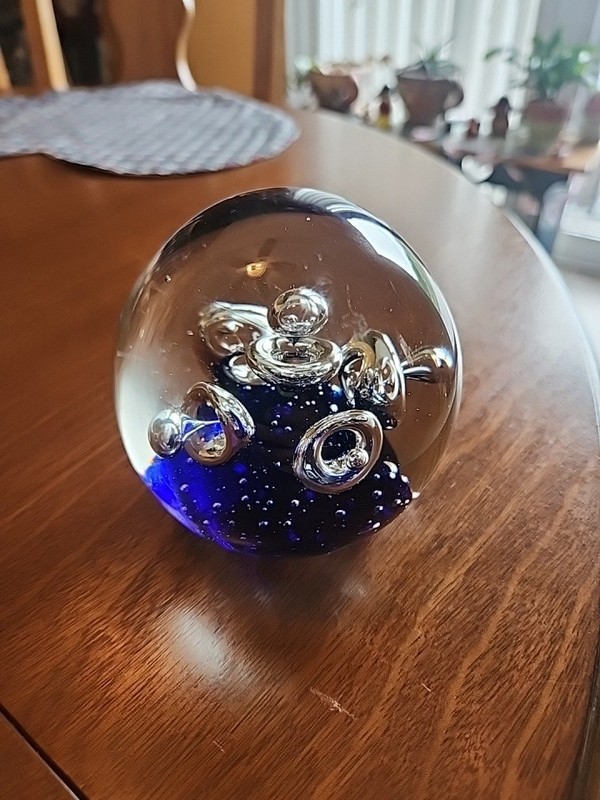 Dynasty Gallery Heirloom Collectibles Glass Paperweight 