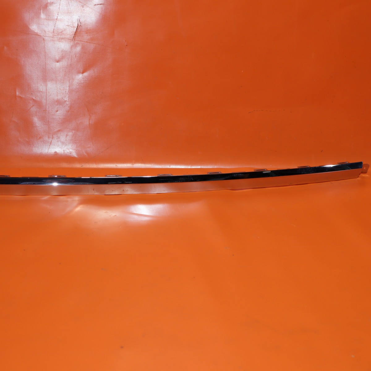 BENTLEY BENTAYGA REAR BUMPER MOLDING TRIM CENTER 2017 2018 2019 2020 36A807725