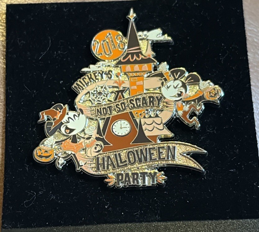 Disney Mickey's Not So Scary Halloween Party Mickey Minnie 2018 Castle LR Pin