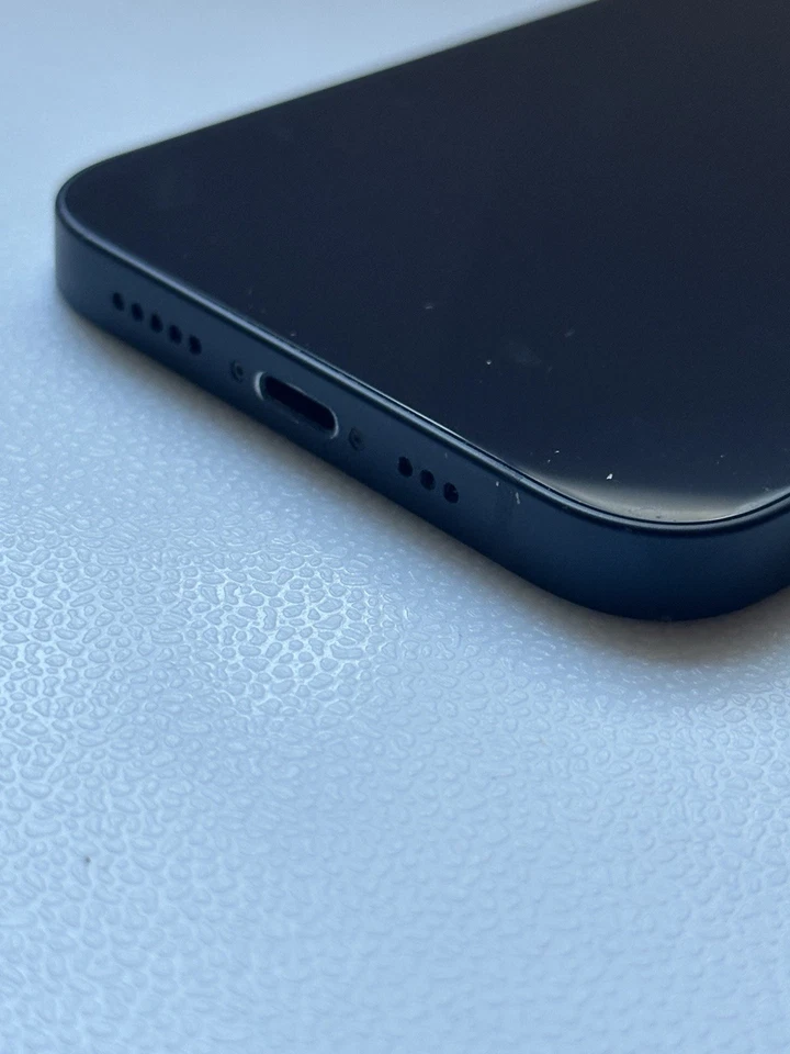 Apple iPhone 13 128GB Unlocked - Very Good Condition - Midnight Blue - Image 4 of 4