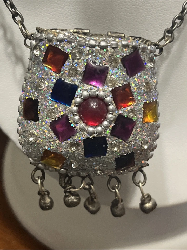 Vintage Tibetano Metal Dinheiro Pílula Bolsa de Armazenamento Amuleto Tintura Dangler Corrente Reparo - Imagem 2 de 4