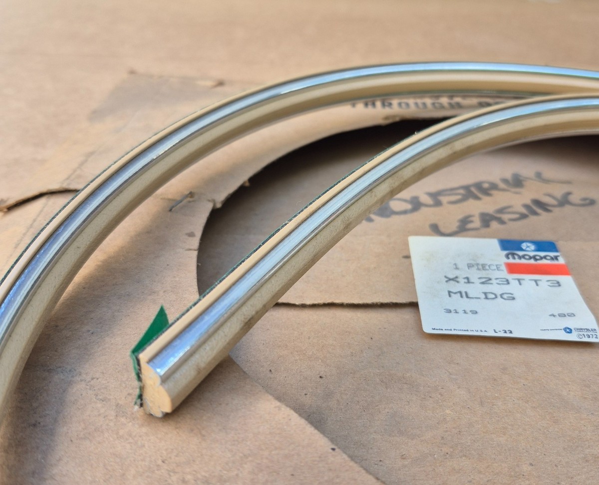 NOS MOPAR X123TT3 Mldg stick on 