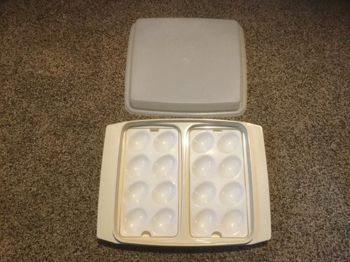 Tupperware Devilled Egg Carrier, off White and Frost Lid, holds 16 eggs. - Imagen 2 de 5