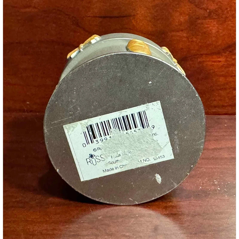 Caja de recuerdo redonda de peltre para bebés First Curl de Russ Berrie Foto 3 de 4