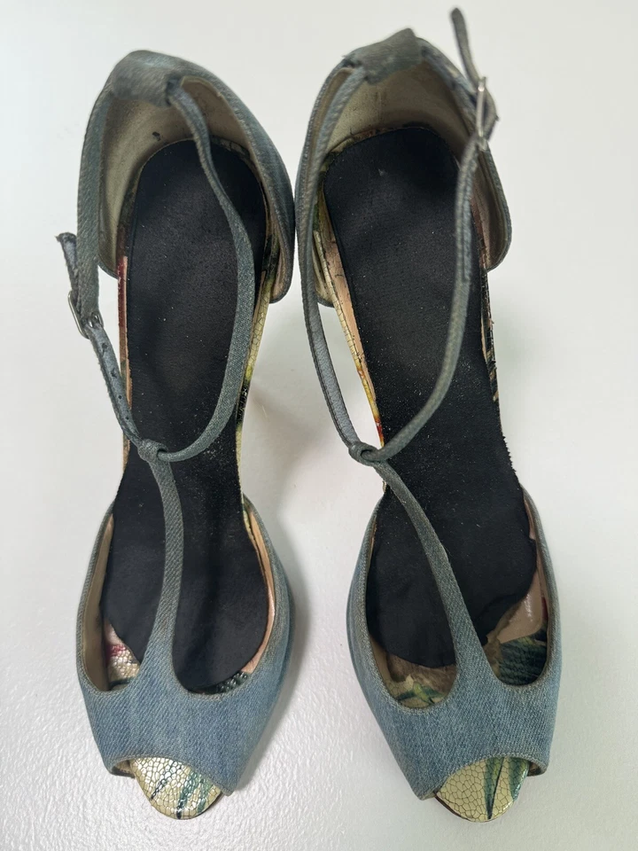 Christian Louboutin 37.5 Tacones Negro Denim Punta abierta Floral Tacón Stiletto Foto 4 de 4