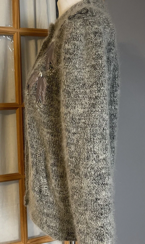 70s Hand-Knitted Wool Floral Cardigan Women’s XL Gray Classic Cabin Cottage Boho - Image 3 of 4