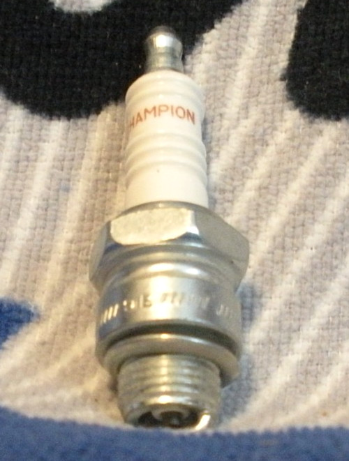 Champion J4C 825 Marine Spark Plug 0502193 Johnson Evinrude / two plugs