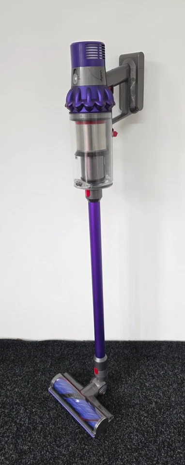 Reconditioned Dyson V10 Animal Cordless Vacuum Cleaner - New anti-tangle head - Image 4 of 4