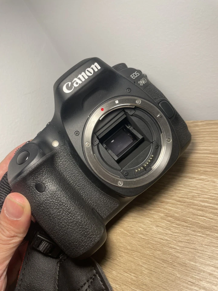Canon EOS 80D 24.2 MP DSLR Camera - Body Only - Image 2 of 4