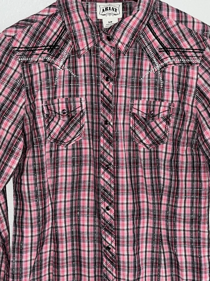 Camisa occidental Ariat para mujer perla a presión rosa a cuadros hilo plateado talla S/P Foto 3 de 4