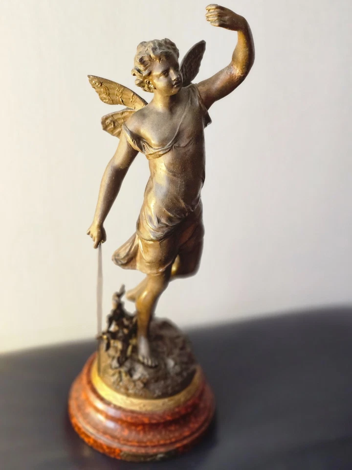 Statue ancienne en régule signée DORIOT - Putto (ange ailé) - 44 cm -XIXe siecle - Photo 3/4