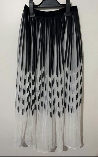 Bardot Pleated Chiffon Midi SkirtSize S