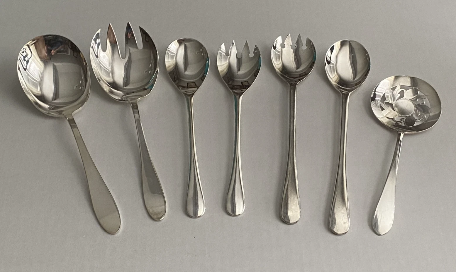 3 VINTAGE SILVERPLATE SALAD SPOON AND FORK SERVING SETS & TOMATO SERVING SPOON