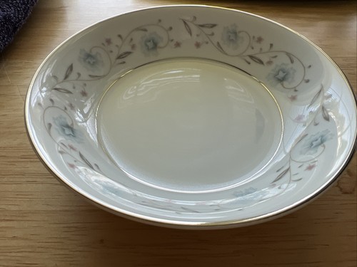 Fine China of Japan #1221 ENGLISH GARDEN Dessert/Fruit Bowl - Picture 2 of 6