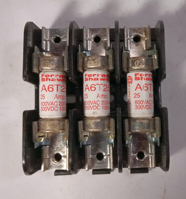 1 USED FERRAZ SHAWMUT 60318T FUSE HOLDER WITH 3 A6T25 FUSES ***MAKE OFFER***
