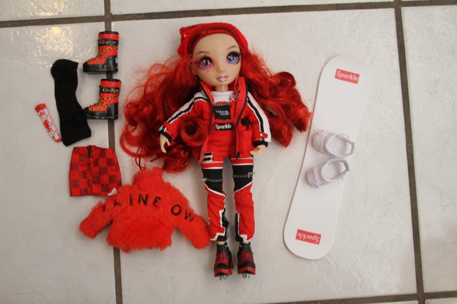 Rainbow High Winter Break Ruby Anderson/Red Hair Doll/Snowboard / Accessories