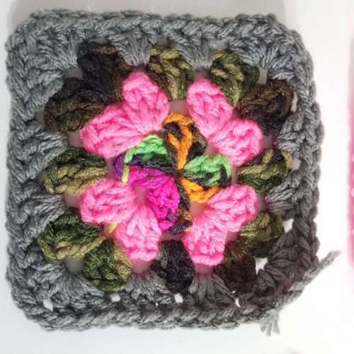 12 sottobicchieri quadrati fatti a mano all'uncinetto stile afgano nonna 4,5"" X 4,5"" colorati - Foto 4 di 19