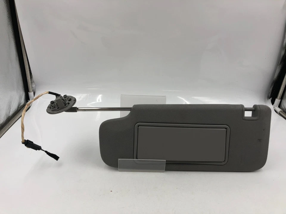 Chevrolet Malibu 2016-2021 conductor parasol gris iluminado OEM B03B12054 Foto 3 de 4